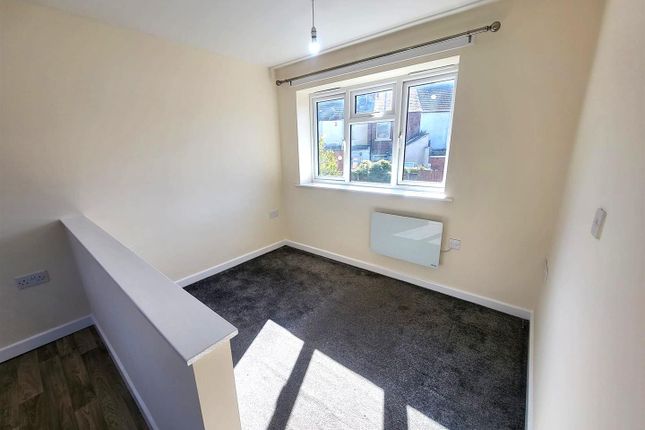 Flat 2, 40 Thorneycroft Lane, Wolverhampton photo 5