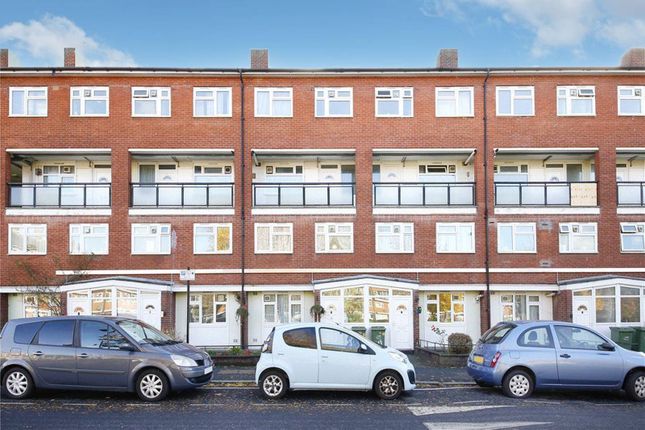 Flat to rent in Lorrimore Road, Walworth, London