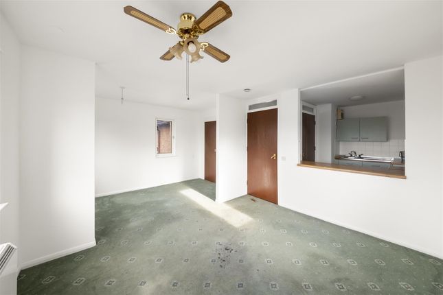 34, Woodlea Court, Uxbridge photo 2