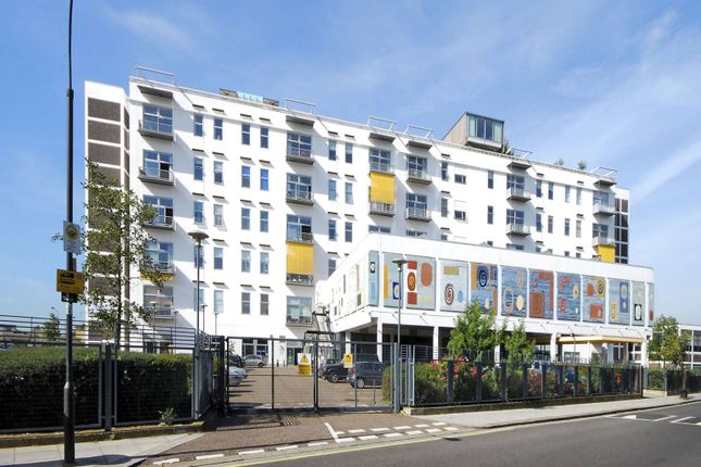 Flat to rent in The Piper Building, South Park, London