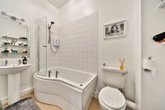 Flat 7, 33, Grosvenor Place, Somerset photo 3