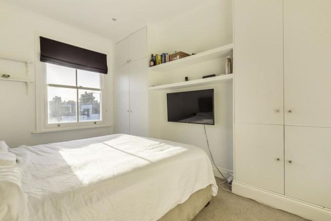 Flat for sale in Whittingstall Road, Fulham