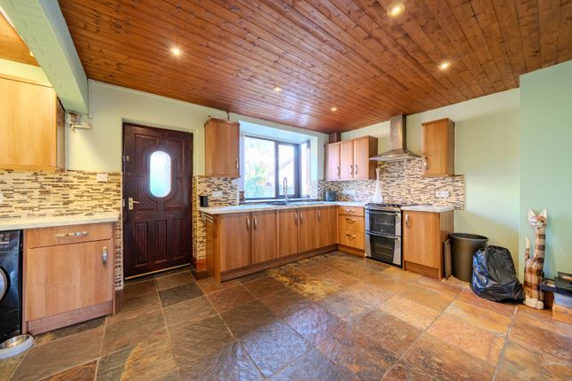12, Smalewell Drive, West Yorkshire photo 3