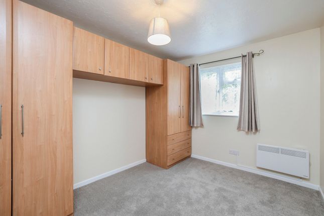 137, Rabournmead Drive, Northolt photo 4