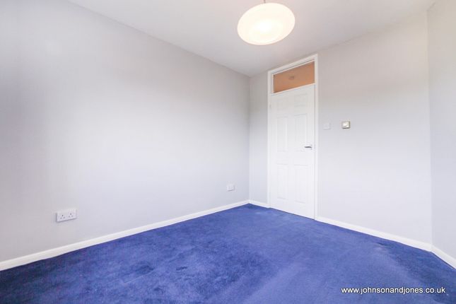 Flat to rent in Gresham Road, Staines-Upon-Thames