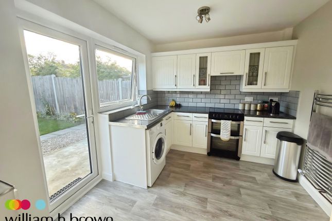 34, Pyesand, FRINTON-ON-SEA photo 3
