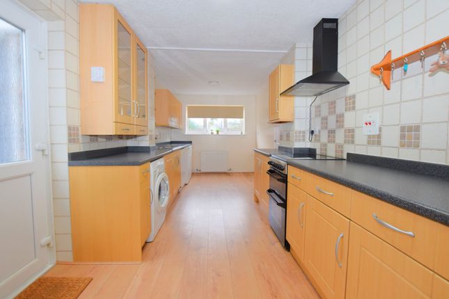 4 Holliers Close, Thame photo 3