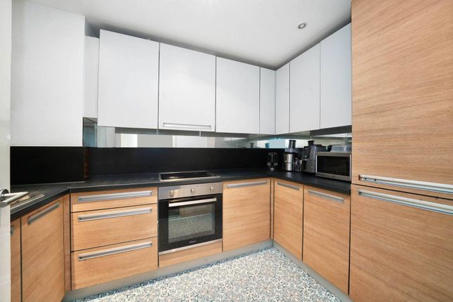 Flat to rent in Biscayne Avenue, Canary Wharf, London