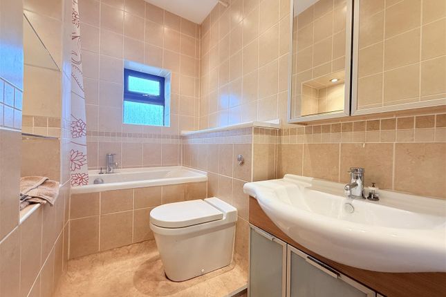 83, Stocks Lane, Stalybridge photo 3