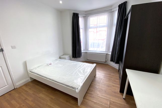 Studio to rent in Windsor Rd, Ilford