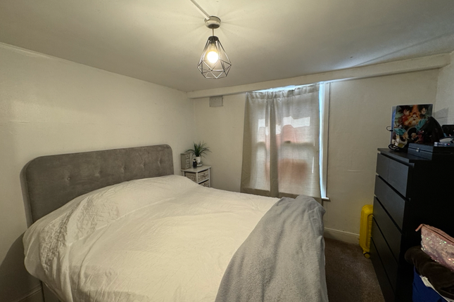 126a, Oatlands Drive, Weybridge photo 5