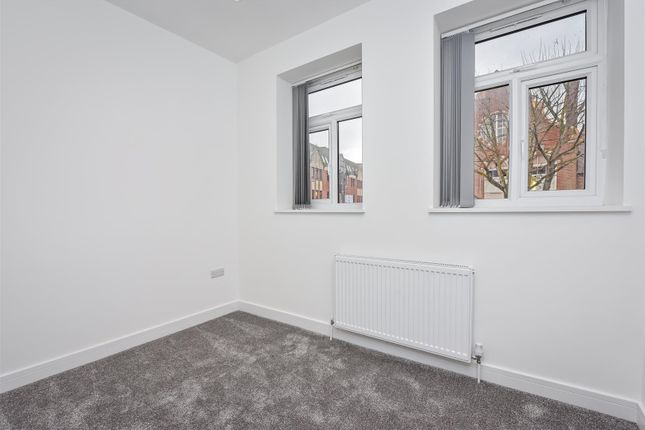 Flat 2, 42a High Street, Watford photo 4