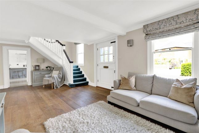 The White House,, West Grove, Walton-on-Thames photo 4