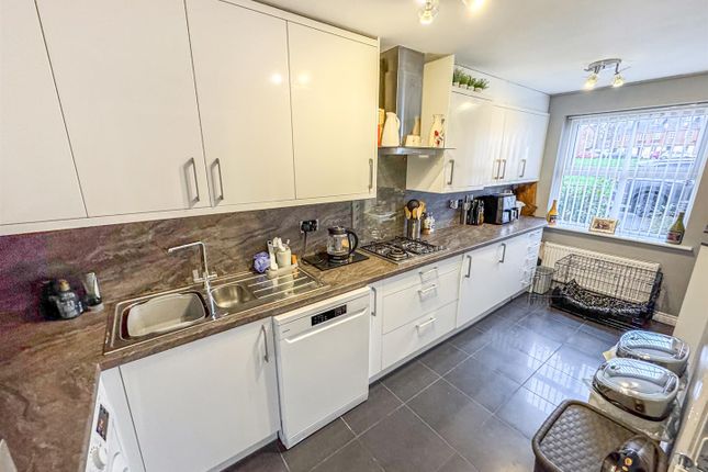 12, Siskin Close, Corby photo 3