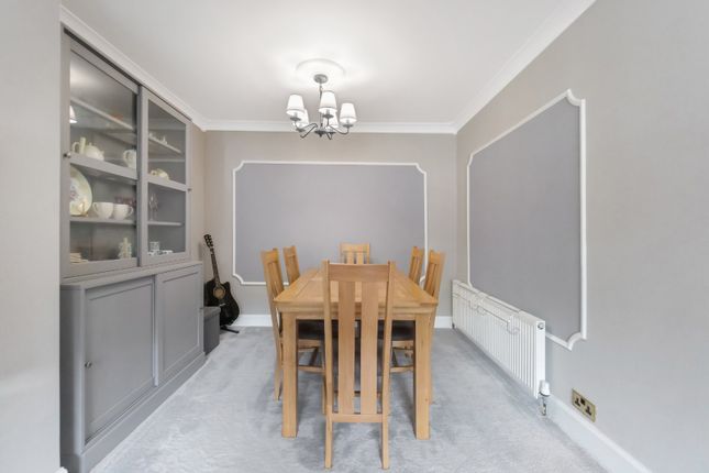 15, Rosewood Avenue, Renfrewshire photo 3