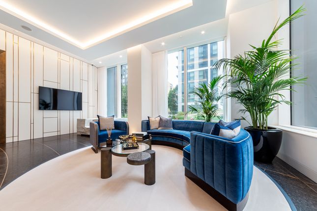 Flat to rent in Maine Tower, 9 Harbour Way, Canary Wharf, London