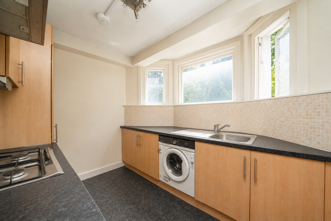 Flat 2, 29, Jacksons Lane, London photo 3