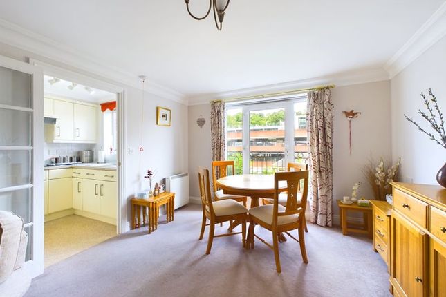 12 Pegasus Court, Stafford Road, Caterham photo 4
