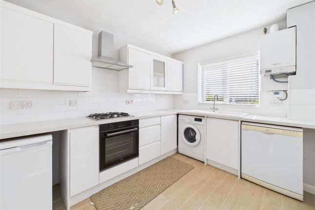 5, Stonebanks, Walton-On-Thames photo 3