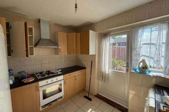 00, Blundell Road, Edgware photo 3
