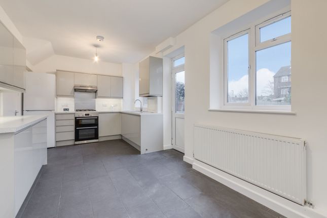 Maisonette for sale in Lakeview Road, London