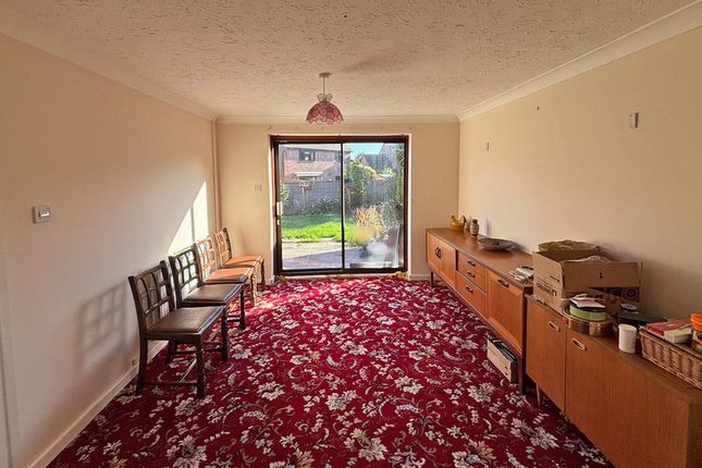31, Chapel Mead, Pontypool photo 3