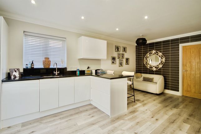 Chesterfield House, Mandeville Close, Broxbourne photo 4