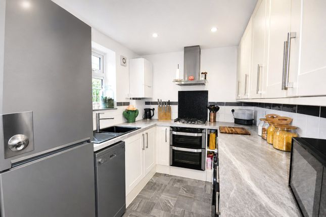 17, Cherry Tree Road, Godalming photo 4