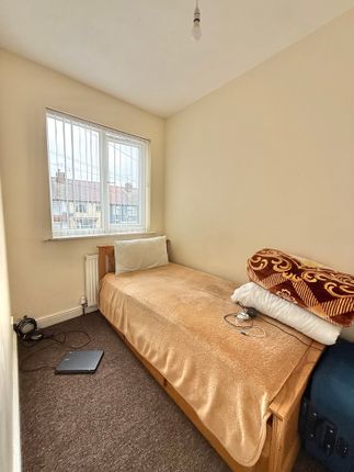 44, Farndale Avenue, Coventry photo 4