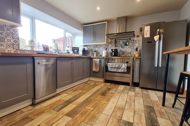 18 Morehall View, Sheffield photo 5