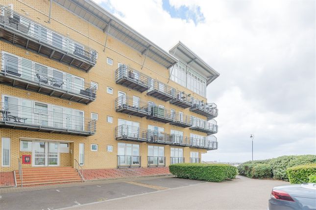 1-bed flat on Carmichael Avenue, Greenhithe, £185,000