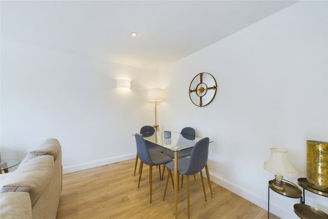 Flat 7, Laundry Court,, Northway, Berkshire photo 4
