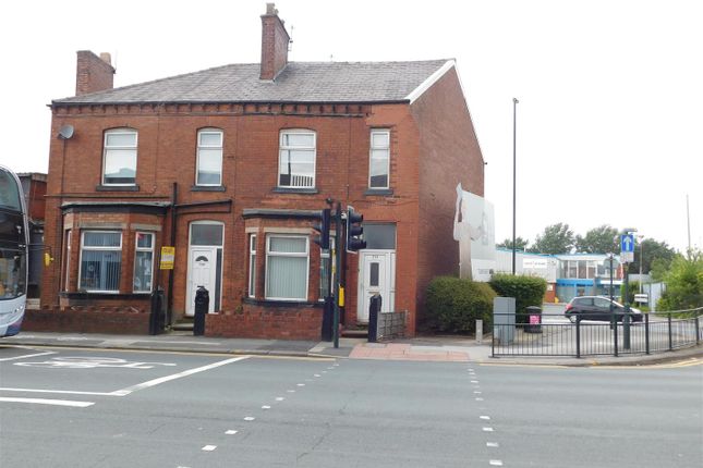 Room to rent in Oldham Road, Failsworth, Manchester