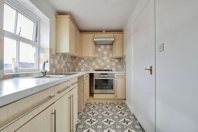 64 Gable Close, Swindon photo 2