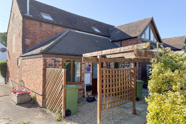 2-bed house on Swallow End, Hunting Butts Farm, Cheltenham, £1,450/mo