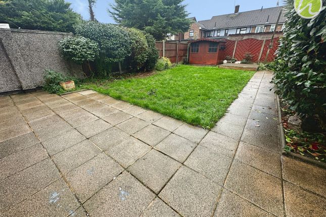 25 Fieldway, Grays photo 4