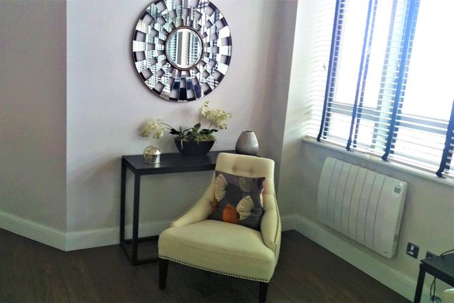 Flat, 402, 238 City Reach, London photo 2