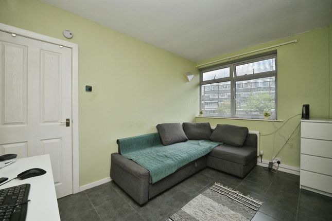 Amberry Court, HARLOW photo 4