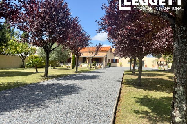 Villa for sale in Challignac, Charente, Nouvelle-Aquitaine