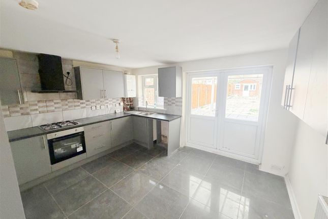 97, Lansbury Drive, Hayes photo 3