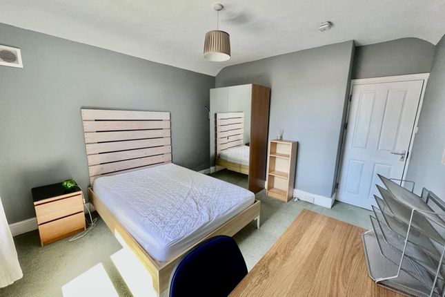 41 Glanbrydan Avenue, Swansea photo 4