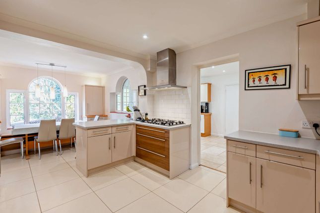 38, Llanvair Drive, Berkshire photo 4