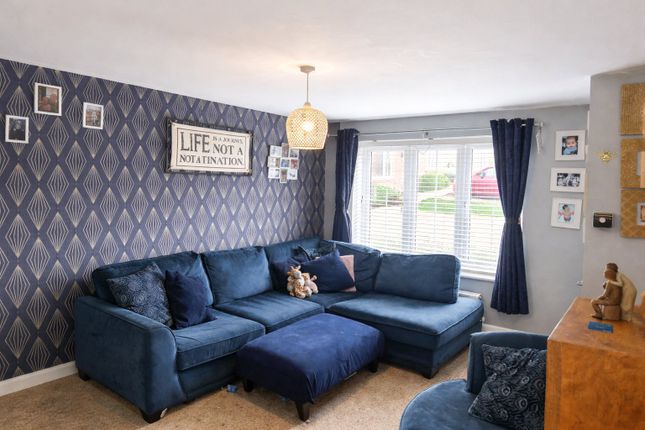 SNG RESALE SO, 18, Postchaise Close, Hampshire photo 2