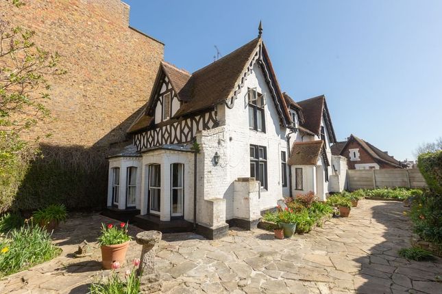 4-bed house on 21, Avenue Road, Kent, £365,000