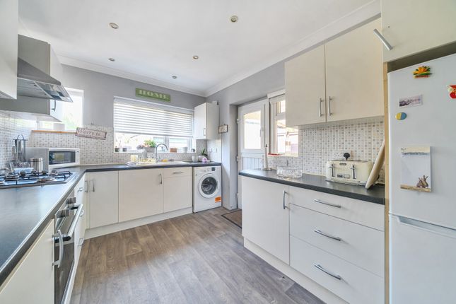 3, Audley Close, Addlestone photo 3