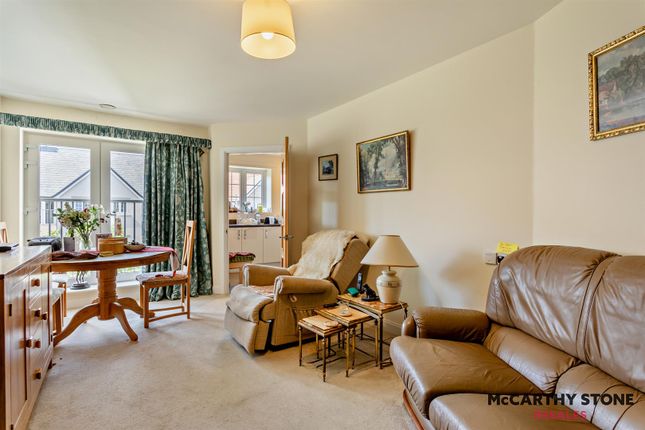 31 Roslyn Court, Lisle Lane, Ely photo 4