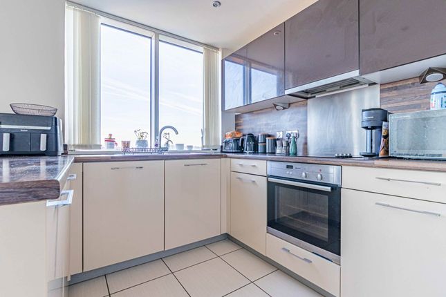 204, KD Tower, Hemel Hempstead photo 4