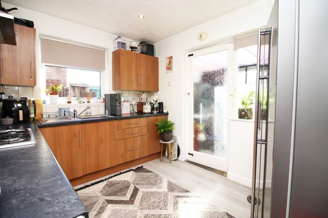 15, South Avenue, Thornton-Cleveleys photo 3