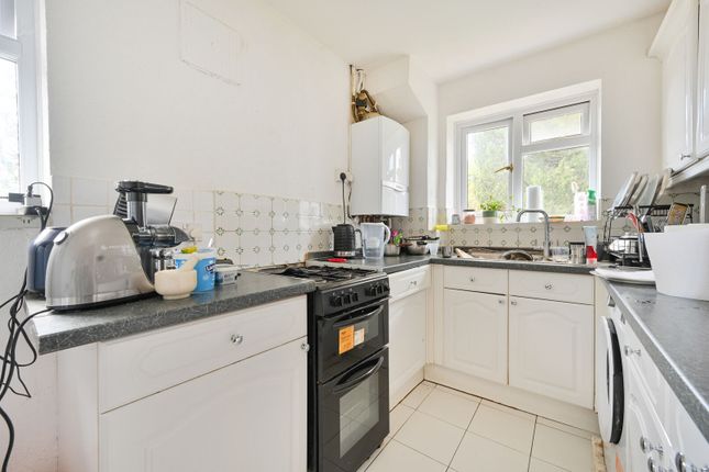 Basildon Close, Sutton photo 3