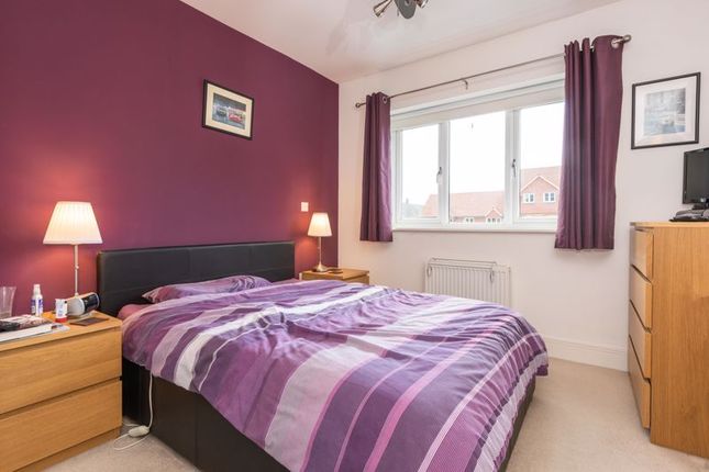 27, Scholars Place, Walton-On-Thames photo 4